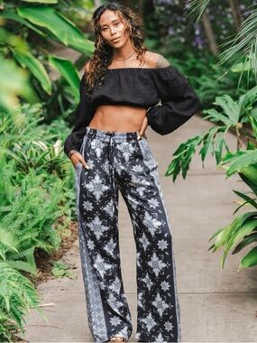 Women's Black Printed Wide-Leg Drawstring Pants